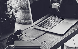 半岛体育app下载官网-运动新闻：足球场上大爆发！一队豪取胜利