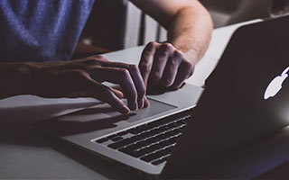 半岛体育在线-汉诺威抢分成功，摆脱降级区困境